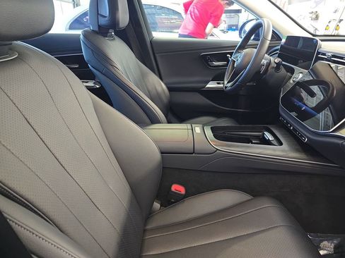 Used 2024 Mercedes-Benz E 350 4MATIC Sedan image 10