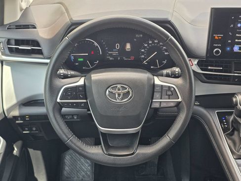 Used 2025 Toyota Sienna XLE w/ XLE Plus Package FWD image 15