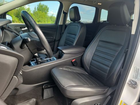 Used 2019 Ford Escape Titanium AWD/4WD image 14