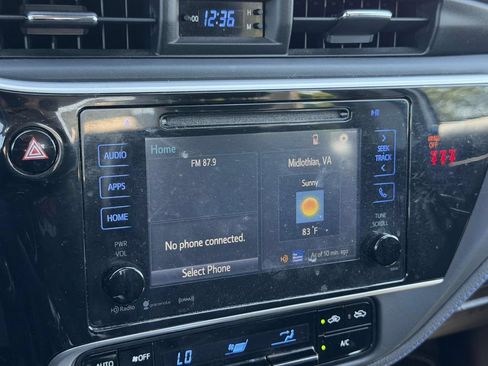 Used 2018 Toyota Corolla SE w/ SE Premium Package FWD image 3