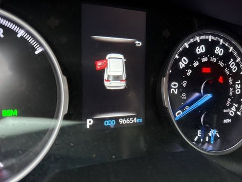 Used 2021 Toyota RAV4 LE image 12