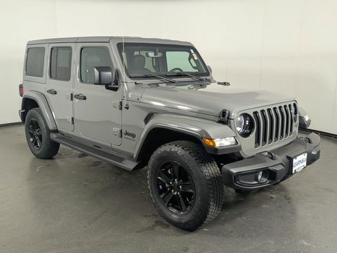Used 2023 Jeep Wrangler Unlimited Sahara AWD/4WD image 2