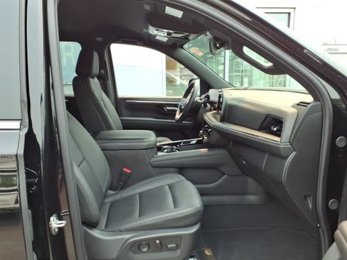 Used 2026 Chevrolet Suburban LT w/ Comfort Package AWD/4WD image 21