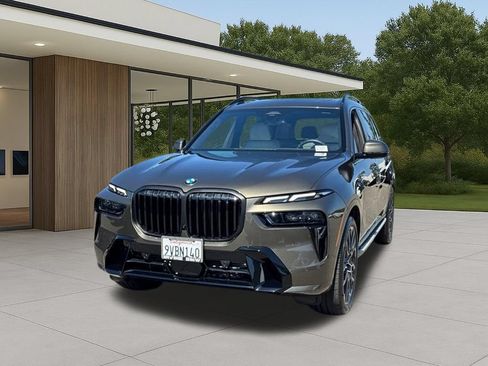 Used 2026 BMW X7 xDrive40i w/ M Sport Package AWD/4WD image 3