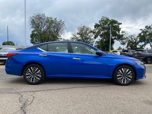 Certified 2025 Nissan Altima 2.5 SV FWD image 6