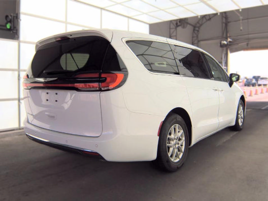 Used 2025 Chrysler Pacifica Select FWD image 5