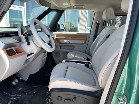 New 2025 Volkswagen ID. Buzz 1st Edition AWD/4WD image 17