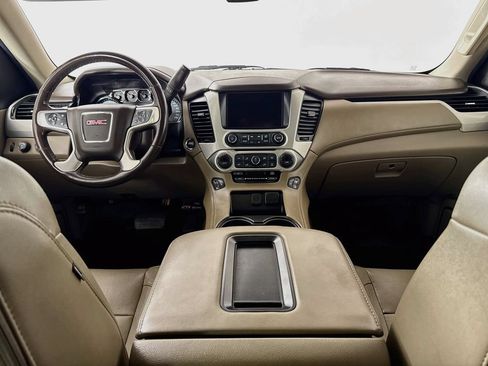 Used 2019 GMC Yukon XL SLT w/ Open Road Package AWD/4WD image 3