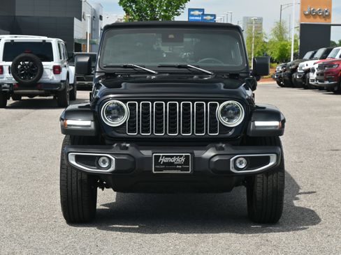 Used 2025 Jeep Wrangler Unlimited Sahara w/ Safety Group AWD/4WD image 3