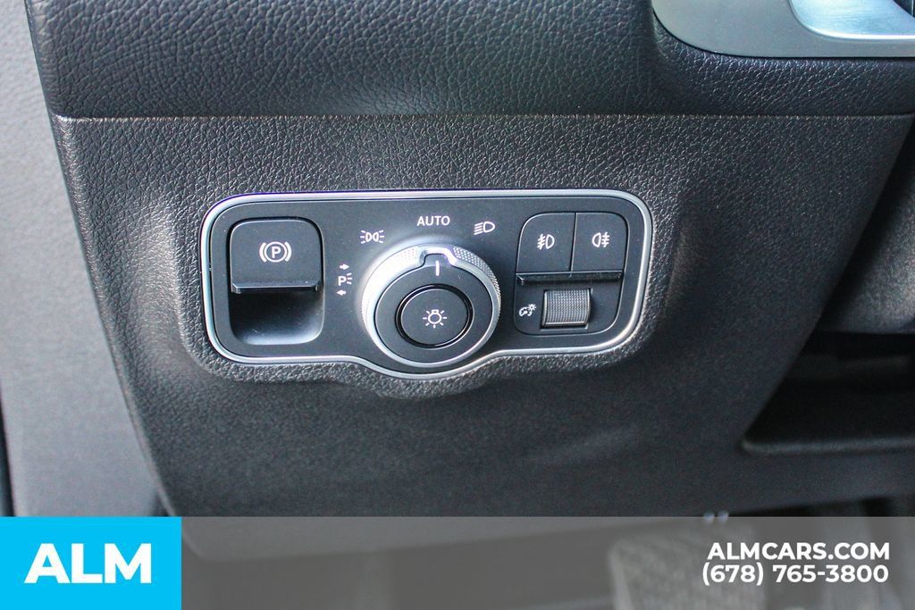 Used 2024 Mercedes-Benz GLB 250 4MATIC image 31