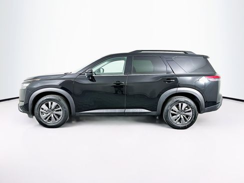 Used 2024 Nissan Pathfinder SV image 4