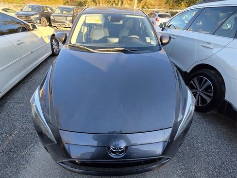 Used 2018 Toyota Yaris iA image 2