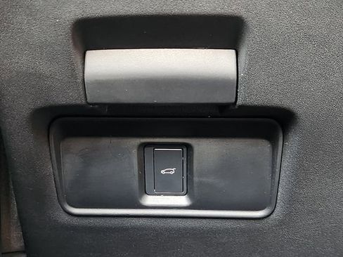 Used 2025 Land Rover Range Rover Evoque S AWD/4WD image 21