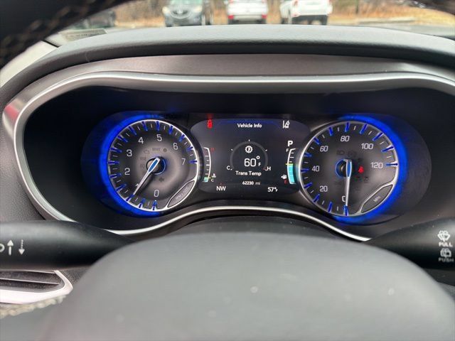 Used 2024 Chrysler Pacifica Touring-L FWD image 15