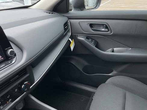 New 2025 Nissan Rogue S image 32