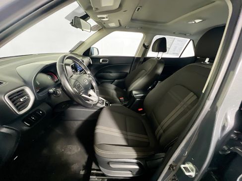 Used 2024 Hyundai Venue SEL FWD image 13