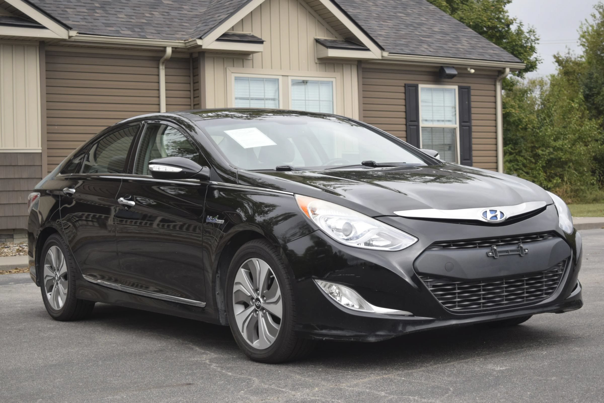 Used 2015 Hyundai Sonata Limited w/ Option Group 02 FWD image 1
