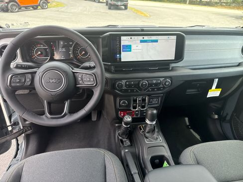New 2025 Jeep Gladiator Sport image 13