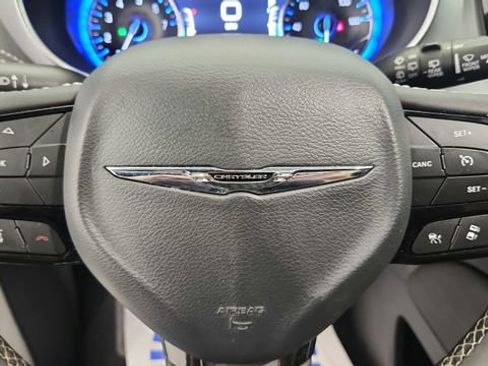 Used 2025 Chrysler Pacifica Limited FWD image 16