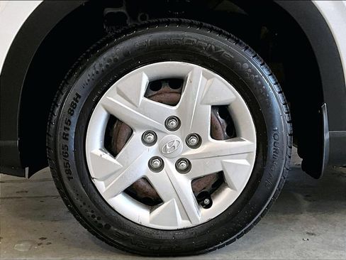 Used 2020 Hyundai Venue SE FWD image 7