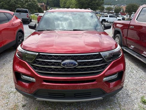 Used 2020 Ford Explorer XLT w/ Equipment Group 202A AWD/4WD image 2