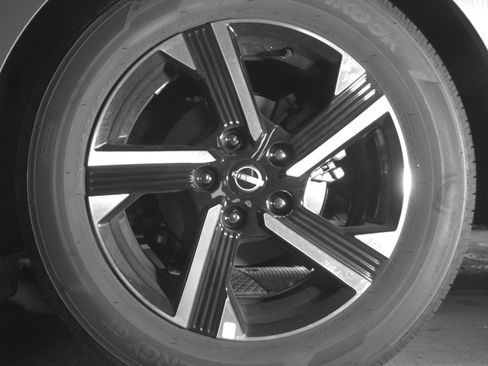 Used 2025 Nissan Sentra SV FWD image 17