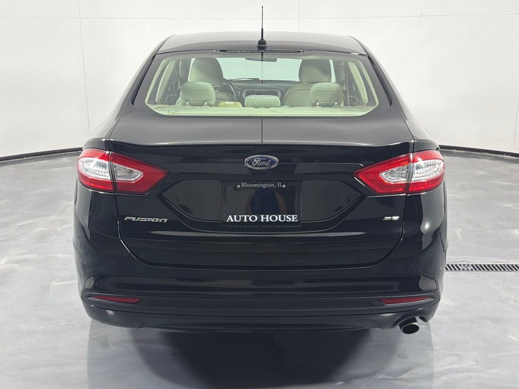 Used 2016 Ford Fusion SE FWD image 6