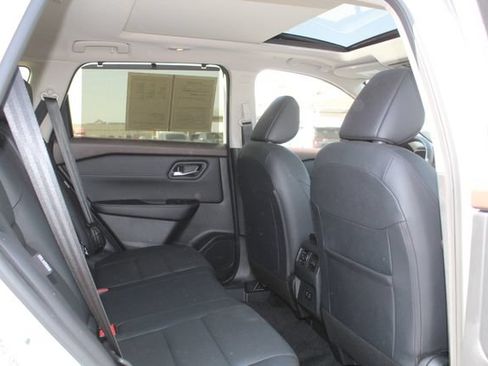 Used 2023 Nissan Rogue SV w/ SV Premium B Package AWD/4WD image 17