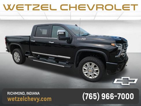Used 2025 Chevrolet Silverado 2500 High Country w/ Technology Package AWD/4WD image 3