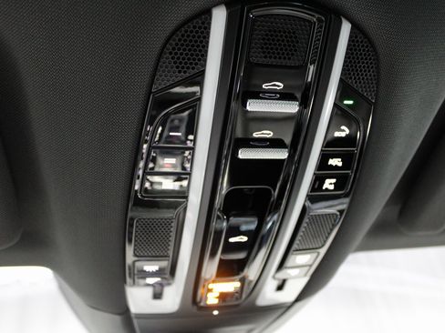 Certified 2023 Porsche Panamera 4 Platinum Edition w/ Assistance Package image 36