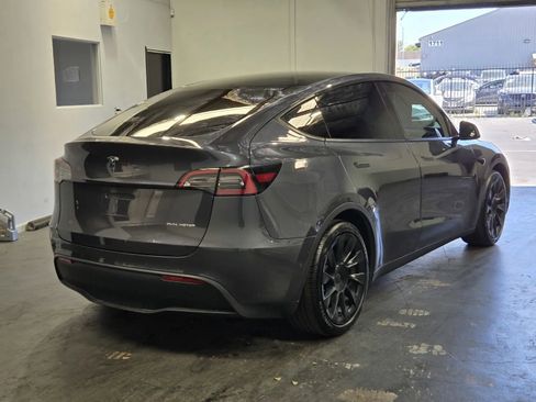 Used 2022 Tesla Model Y Long Range image 4