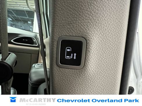 Used 2024 Chrysler Pacifica Touring-L FWD image 33