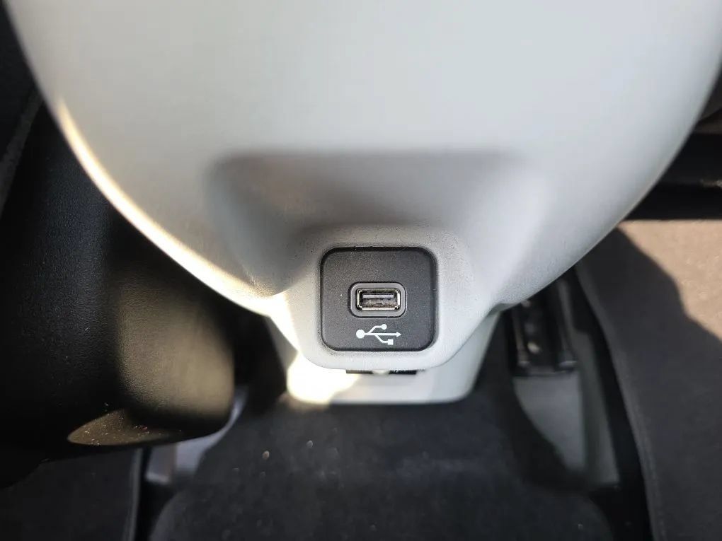 Used 2018 Jeep Renegade Limited w/ UConnect 8.4 Nav Group FWD image 43