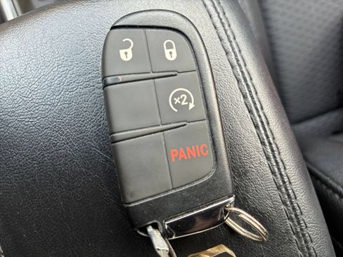 Used 2025 Jeep Compass Latitude AWD/4WD image 21