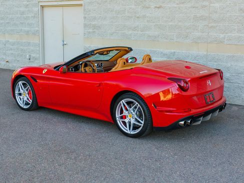 Used 2015 Ferrari California T RWD image 5