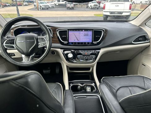 Used 2022 Chrysler Pacifica Limited image 28