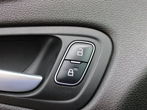 Used 2016 Ford Focus SE w/ SE Power Seat Package FWD image 21
