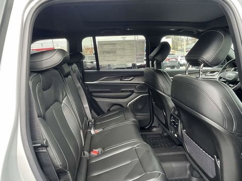 New 2026 Jeep Grand Cherokee Limited w/ Limited Altitude Package AWD/4WD image 16