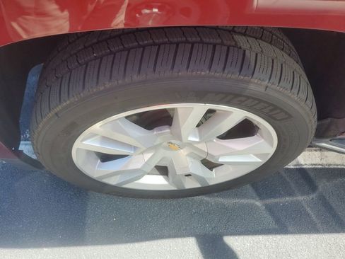 Used 2018 Chevrolet Suburban Premier RWD image 10