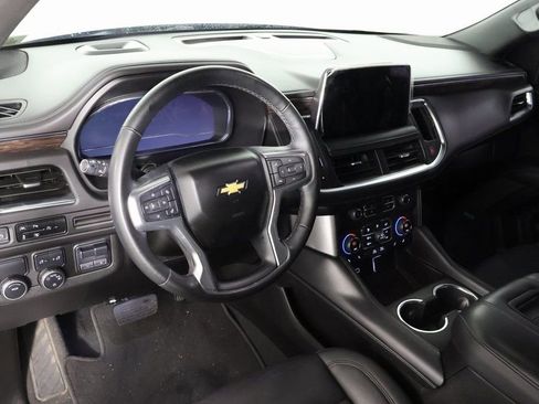 Used 2023 Chevrolet Suburban LT w/ LT Signature Package RWD image 5