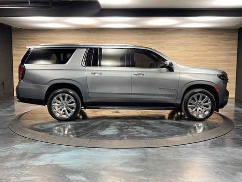 Used 2023 Chevrolet Suburban Premier AWD/4WD image 28