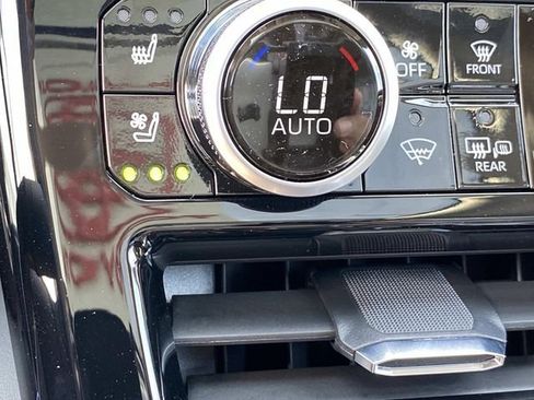 New 2026 Toyota Highlander Platinum AWD/4WD image 12