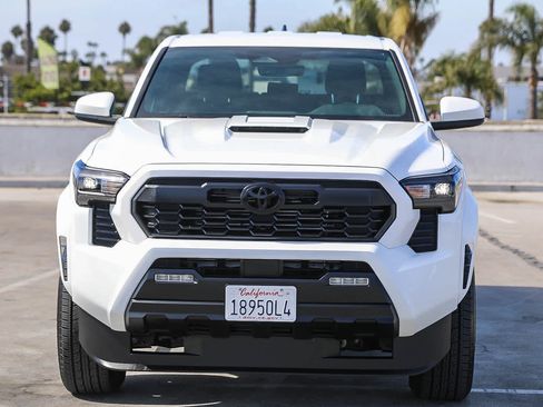 Used 2026 Toyota Tacoma TRD Sport AWD/4WD image 3