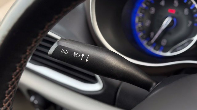 Used 2019 Chrysler Pacifica Touring-L FWD image 25