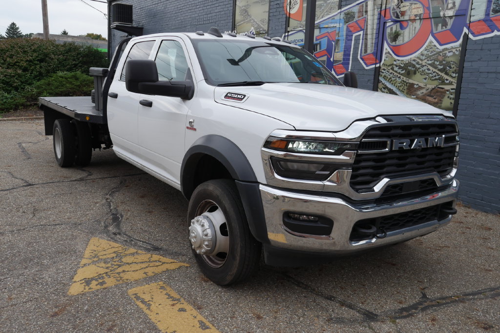 Used 2025 RAM 5500 Tradesman w/ Chrome Appearance Group AWD/4WD image 21