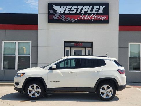 Used 2018 Jeep Compass Latitude w/ Popular Equipment Group AWD/4WD image 28
