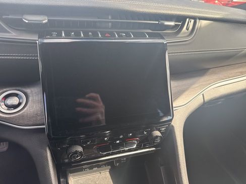 Used 2024 Jeep Grand Cherokee L Limited w/ Luxury Tech Group II image 18