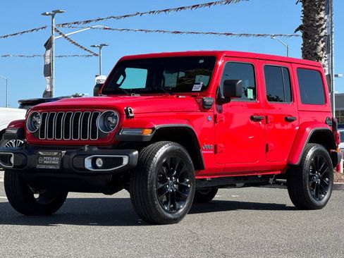 Used 2025 Jeep Wrangler Unlimited Sahara w/ Safety Group AWD/4WD image 8