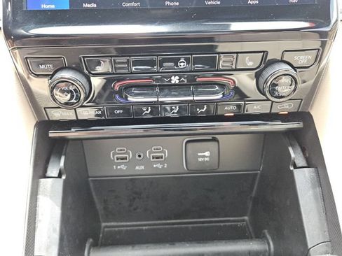 Used 2025 Jeep Grand Cherokee Limited w/ Black Appearance Package RWD image 20