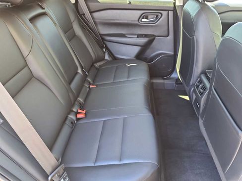 Used 2024 Nissan Rogue SV w/ SV Premium Package FWD image 16
